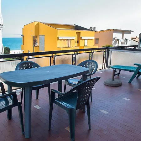 M029 - Marcelli, Comodo Bilocale Fronte Mare *